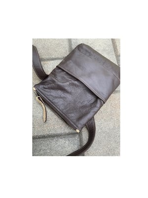 Image of 2 tone velvet lined crossbody