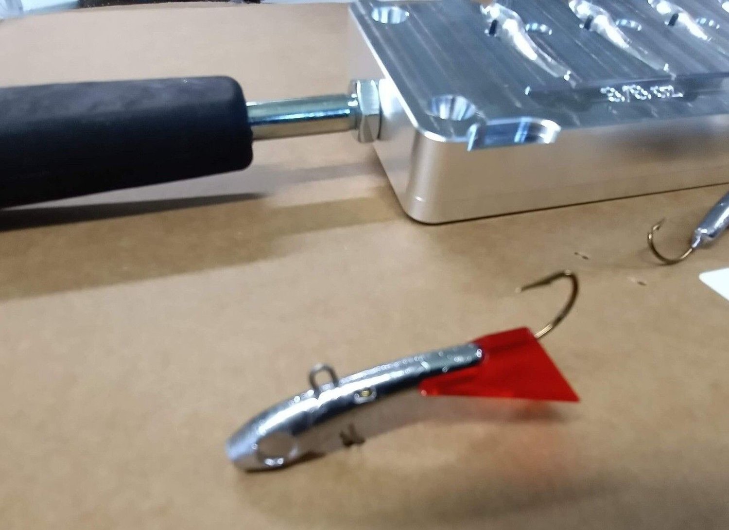 Vertical Jigging Minnow Mold ( 6 cavity ) Size: 1/4 and 3/8 oz Combo ...