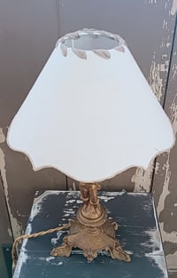 Image 3 of Lampe personnage et son abat jour 
