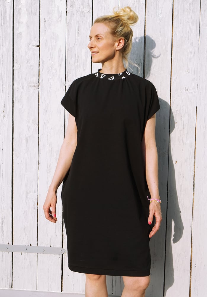 Image of Kleid schwarz triangle