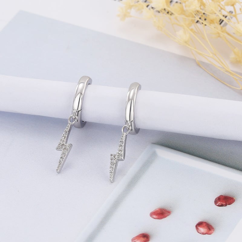 Lightning Bolt Hoop Earrings in Cubic Zirconia (925 Silver)