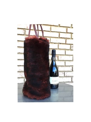 Image of *shearling wine carrier*
