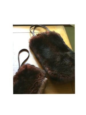 Image of *shearling wine carrier*