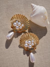 Calla Shell Earrings