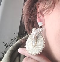 Image 6 of Boucles d'oreilles brodées "APRES LA PLAGE"