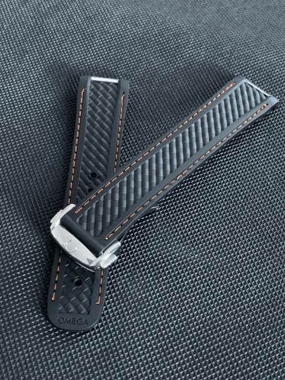 Image of 20mm BLACk  Curved Rubber Strap For Omega Seamaster Aqua Terra or Seamaster 300 Pro For Omega watch