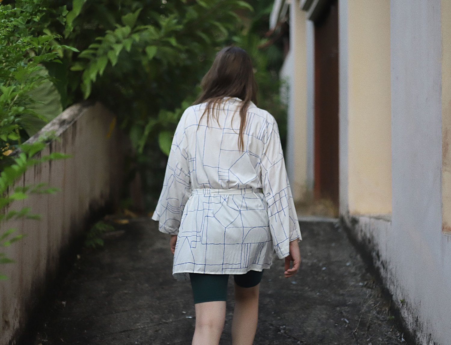 Image of BLUE DRAWING LIGHT KIMONO