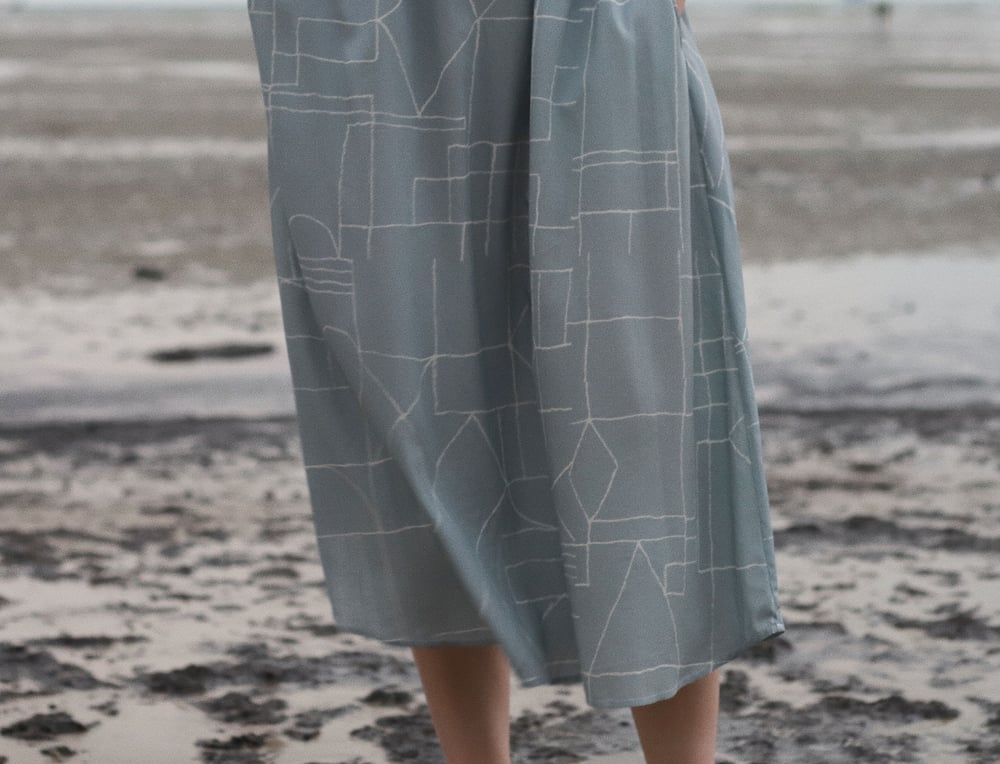 Image of GREY SKIRT WITH WHITE DRAWING (preorder)