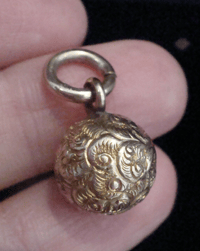 Image 2 of Original Victorian 9ct high carat yellow gold ornate ball pendant 2.3g