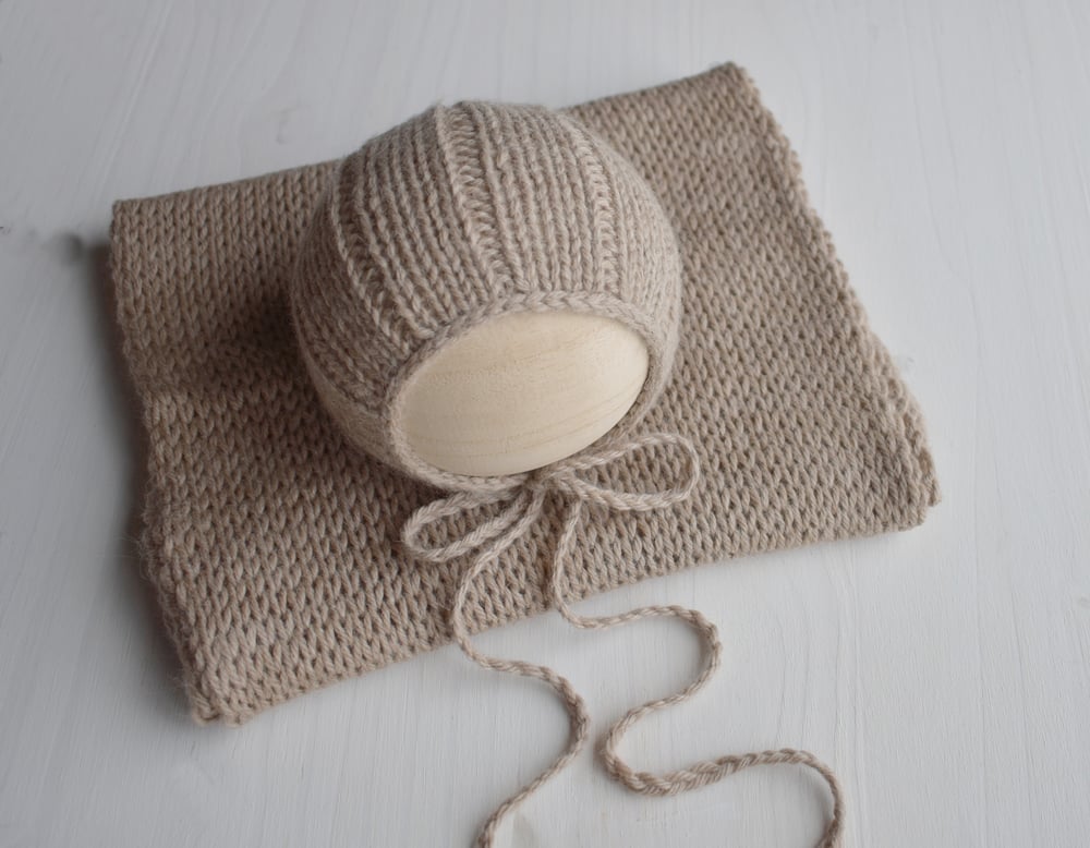 Image of Heathered Beige Alpaca Ribbed Knit Bonnet & Wrap