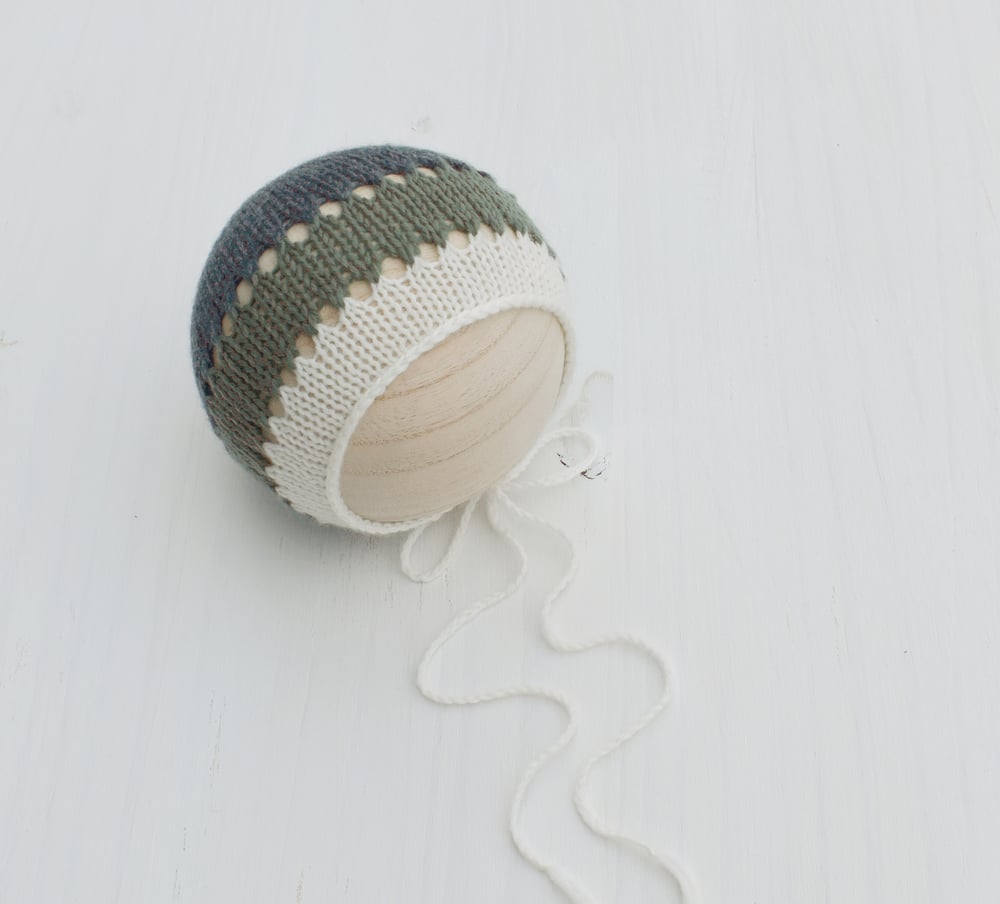 Image of Cream, Sage and Wintergreen Colorblock Bonnet