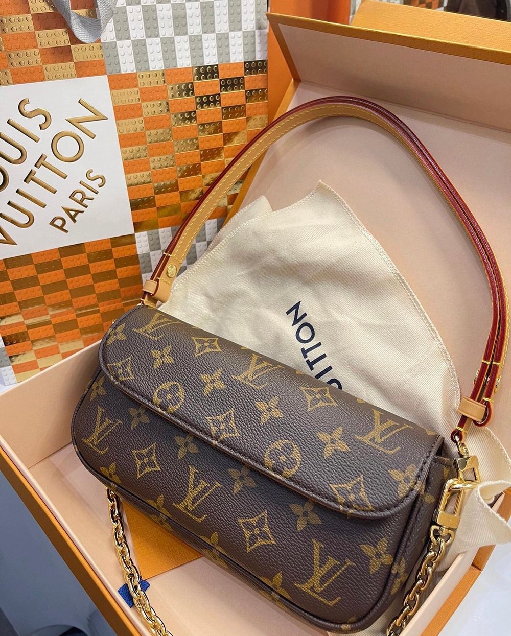 Lv bag small ivy wallet on chain｜TikTok Search