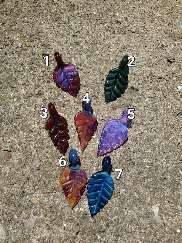 Image of Leaf Pendant 