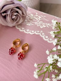 Image 3 of Red Strawberries (Gold)