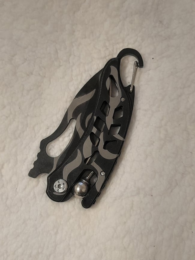 Lightweight Folding Knife with Back Clip