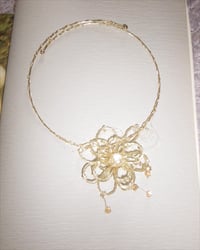 Image 3 of Light-Pouring Flower Choker