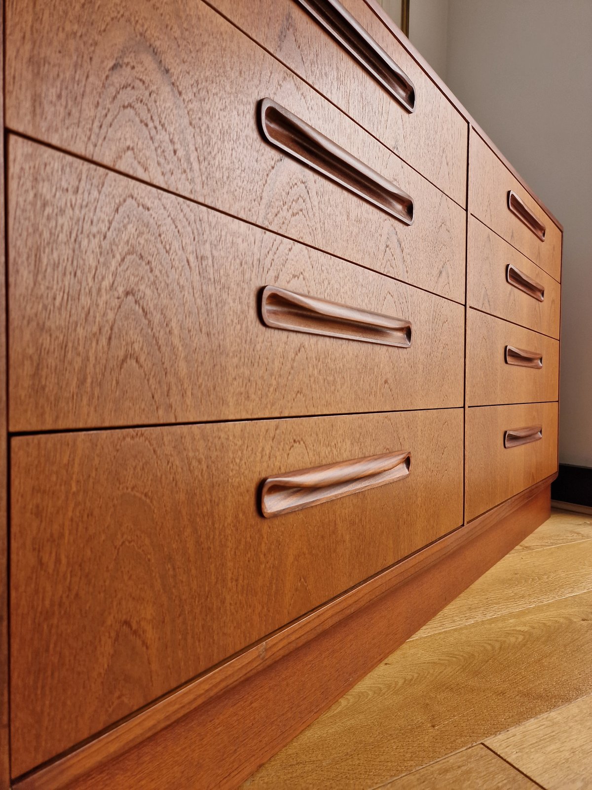 VICTOR WILKINS FOR G PLAN FRESCO 'WIDEBOY' CHEST OF EIGHT DRAWERS