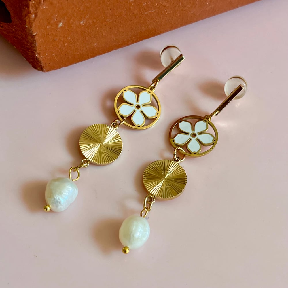 Image of Flower and Ridged Circle Drops - Fine Thanks