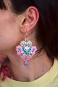 Image 3 of Regression le retour - boucles brodées 