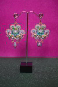 Image 4 of Regression le retour - boucles brodées 