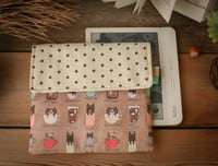 Image 2 of  Pochette pour LISEUSE KOBO LIBRA "Cafés et chats"