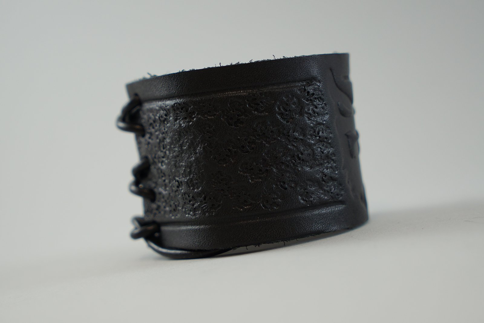 Bottega Veneta Black Intrecciato Bracelet – BlackSkinny