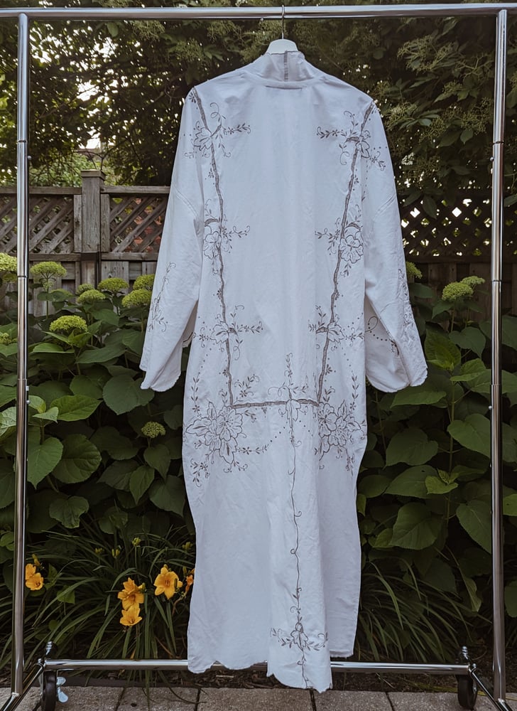 Image of Roses Embroidered Tablecloth Robe - Medium