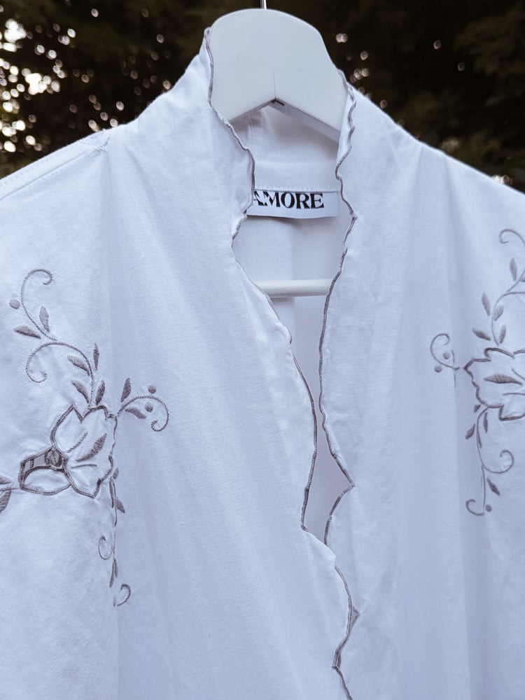 Image of Roses Embroidered Tablecloth Robe - Medium