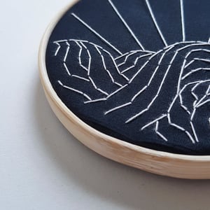EMBROIDERED B/W SEA WAVES ( 11cm )