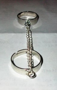 Image of 2 Finger Slave Chain Harness