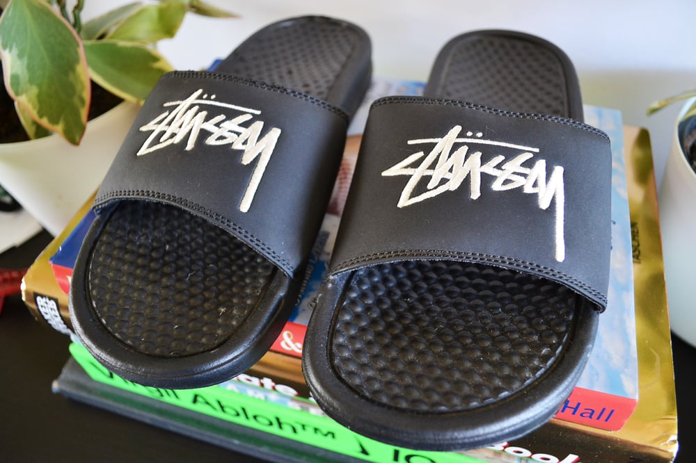 Image of 2020 Nike Air X Stussy Spell Out Benassi Slides Sz.6 (Used)