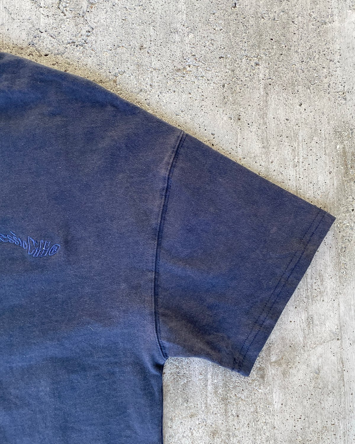 Image of Old washed basic tee- navy bue