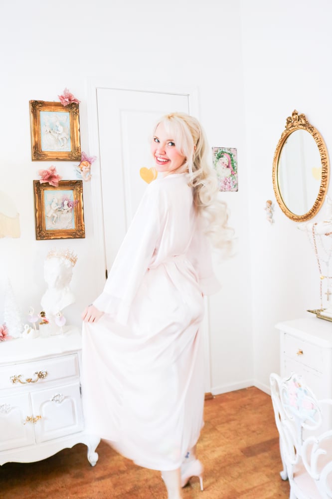 Image of Y2K Enchanting Flowing Robe with Embroidery Details (XL)