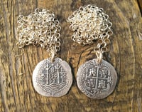 Image 3 of the simple loop pendant
