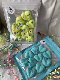 Image 1 of 10 Small Geo Hearts Wood, Vanilla and Spice Scents