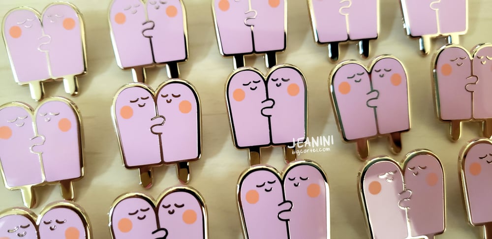 Image of hugging pink pops ✨ enamel pin