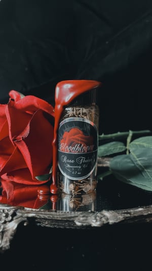 Image of ℜ𝔬𝔰𝔢 𝔗𝔥𝔬𝔯𝔫 𝔒𝔦𝔩