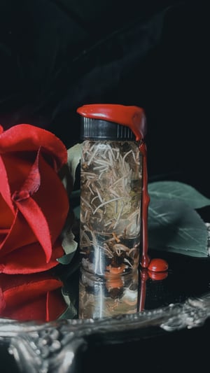 Image of ℜ𝔬𝔰𝔢 𝔗𝔥𝔬𝔯𝔫 𝔒𝔦𝔩