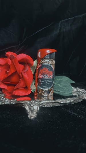 Image of ℜ𝔬𝔰𝔢 𝔗𝔥𝔬𝔯𝔫 𝔒𝔦𝔩