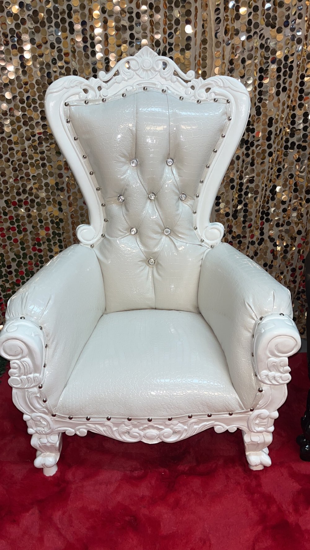 White throne chair (kids) ($80 base rental price)