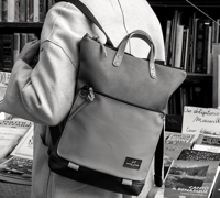 Image 3 of Mochila Book Holder impermeable negro con fondo amarillo