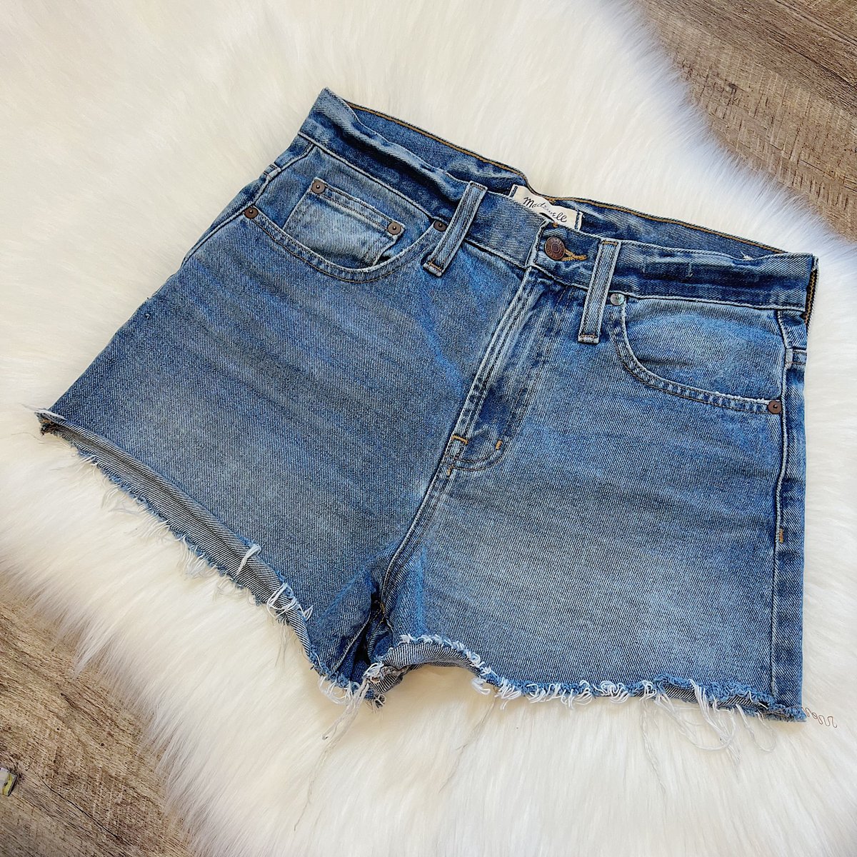 Image of Tag 25 - Madewell Stretch "The Perfect Jean Short" 