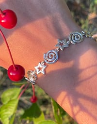 Image 2 of SWIRLYSTAR bracelet