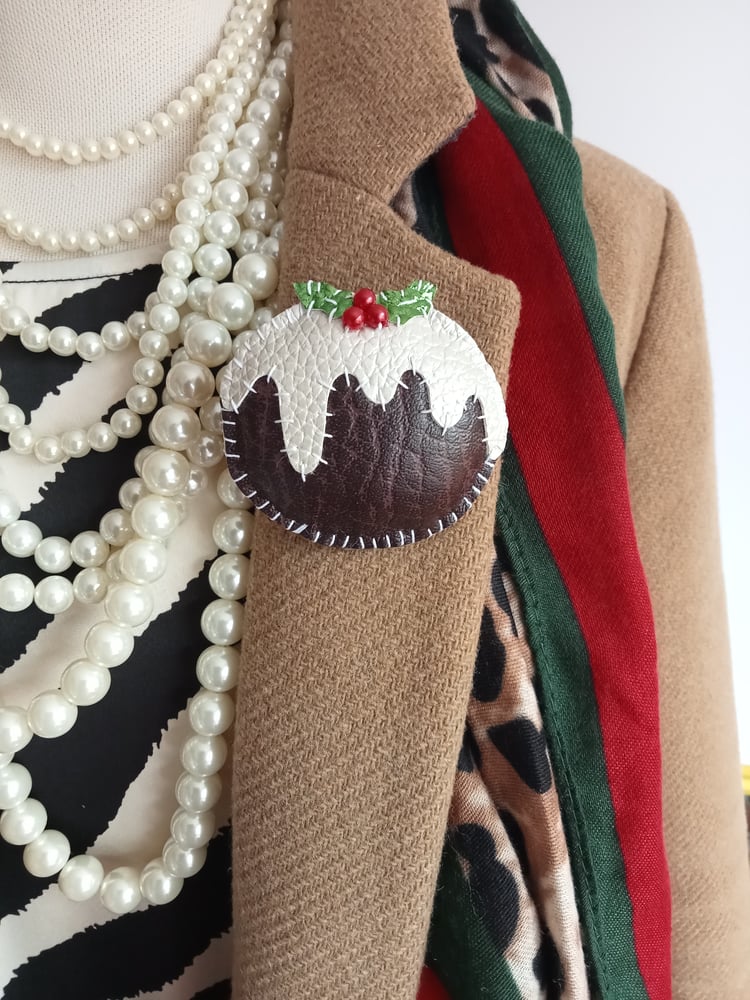 Image of Figgy Pudding Christmas Brooch