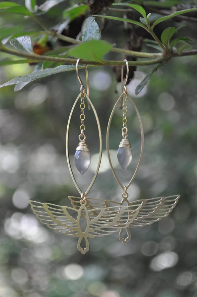 Image of The Flight Dangles - In Gray Chalcedony