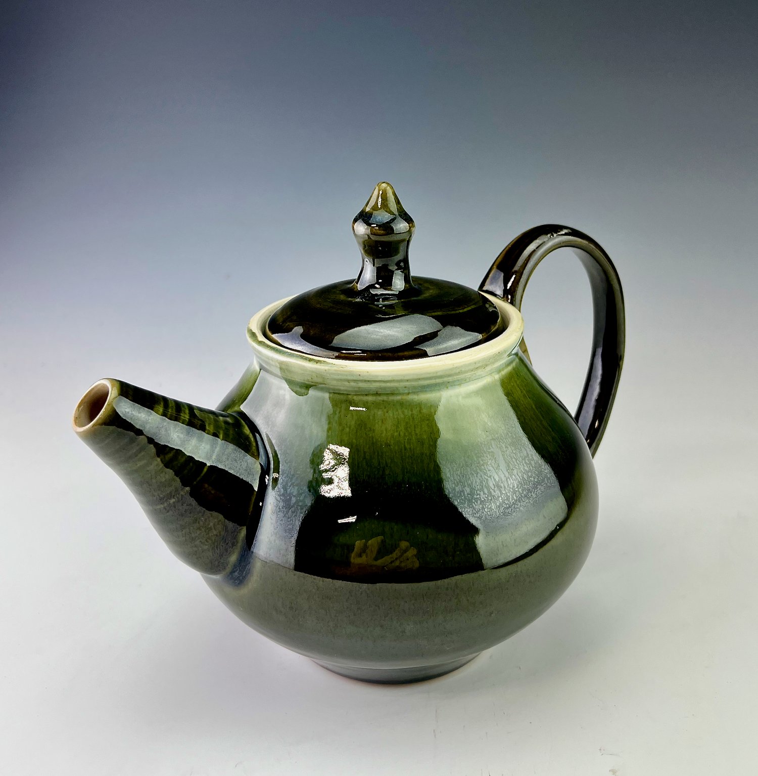 Image of Teapot, loop handle, inset lid (CDGC)
