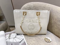Image 3 of Pearl Tote