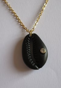 Image 2 of Meghan Markle Duchess of Sussex Inspired Black Sea Shell Cowrie Cauri Cypraea Pendant Charm Necklace