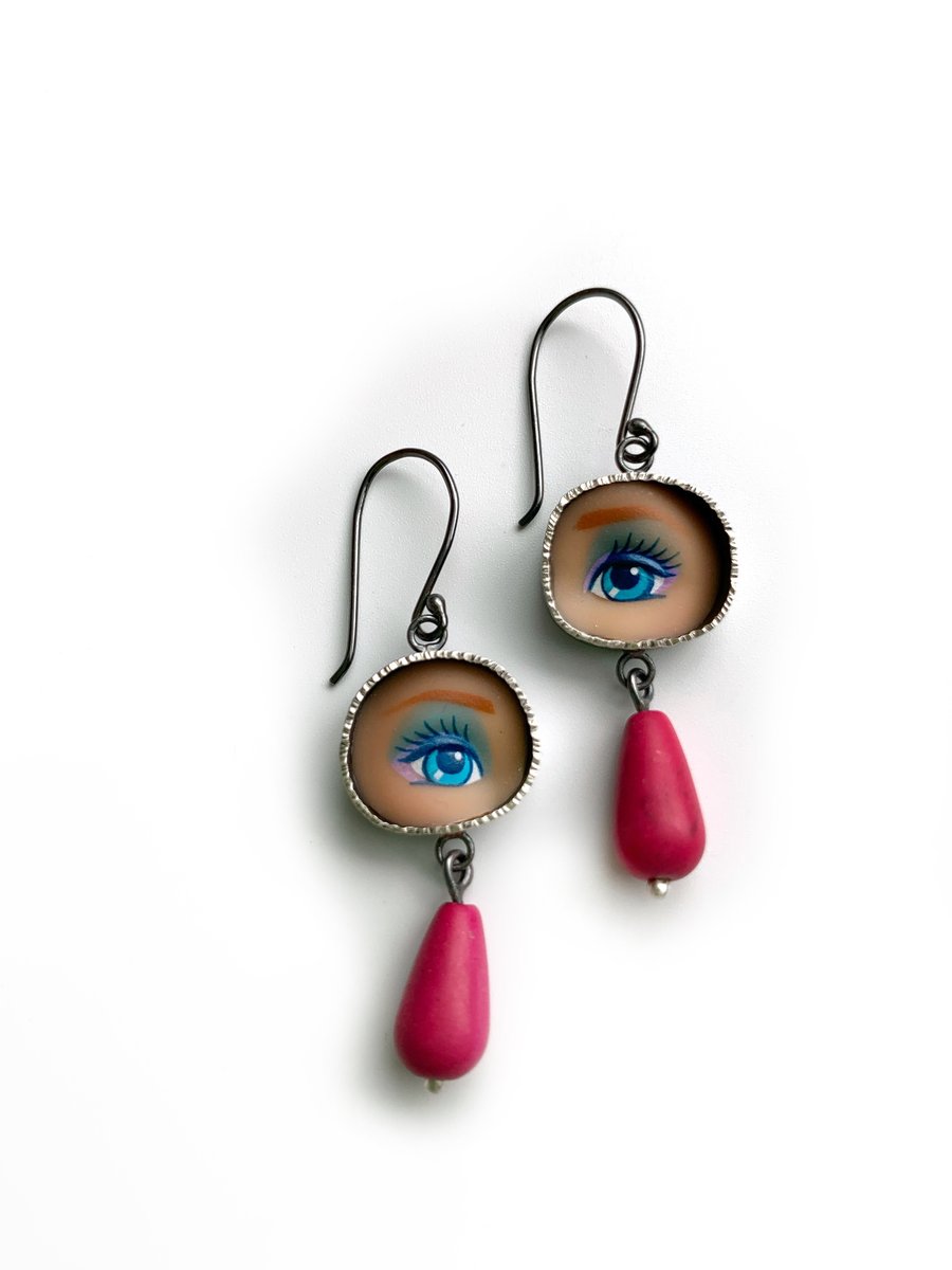 Image of Eye Earrings with Pink Drops - 1