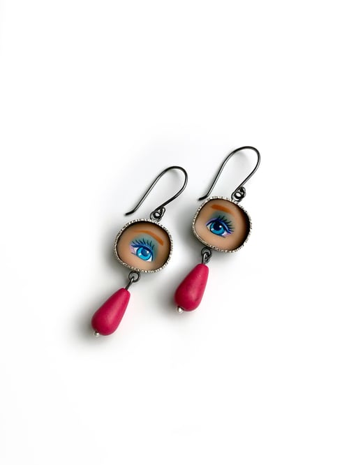 Image of Eye Earrings with Pink Drops - 1